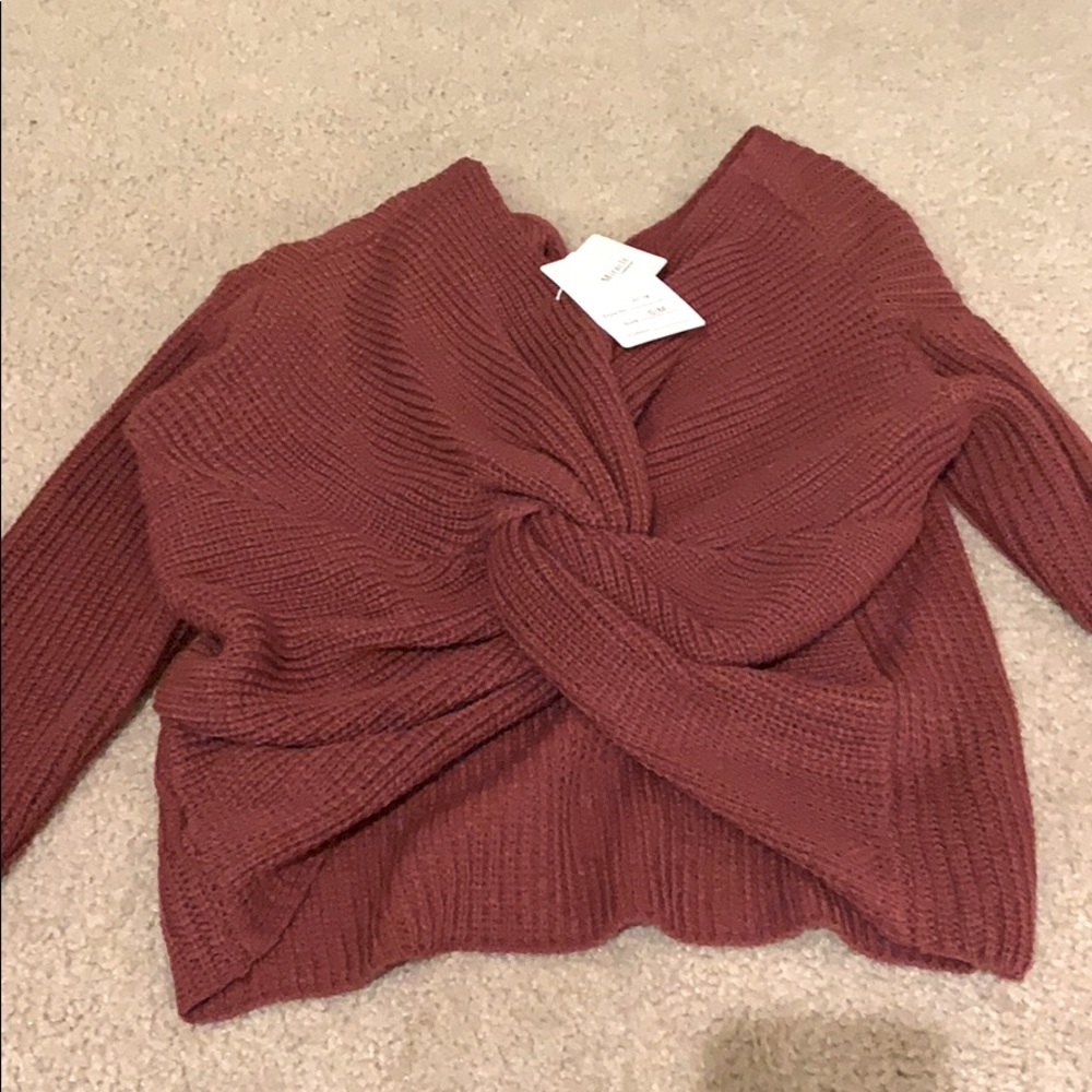 Beautiful twist back sweater